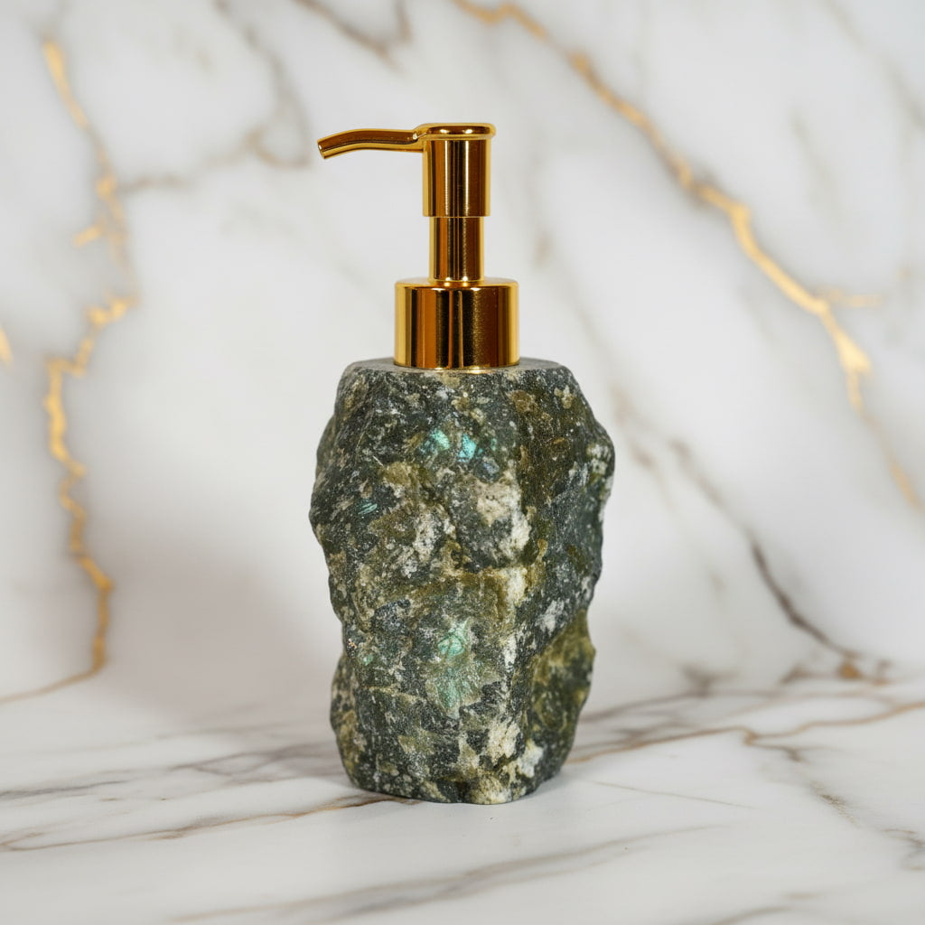 Labradorit Seifenspender – Eleganz für Ihr Badezimmer CrystalScents