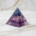Orgonit Pyramide – Baum der Kraft mit Amethyst & Lapislazuli CrystalScents