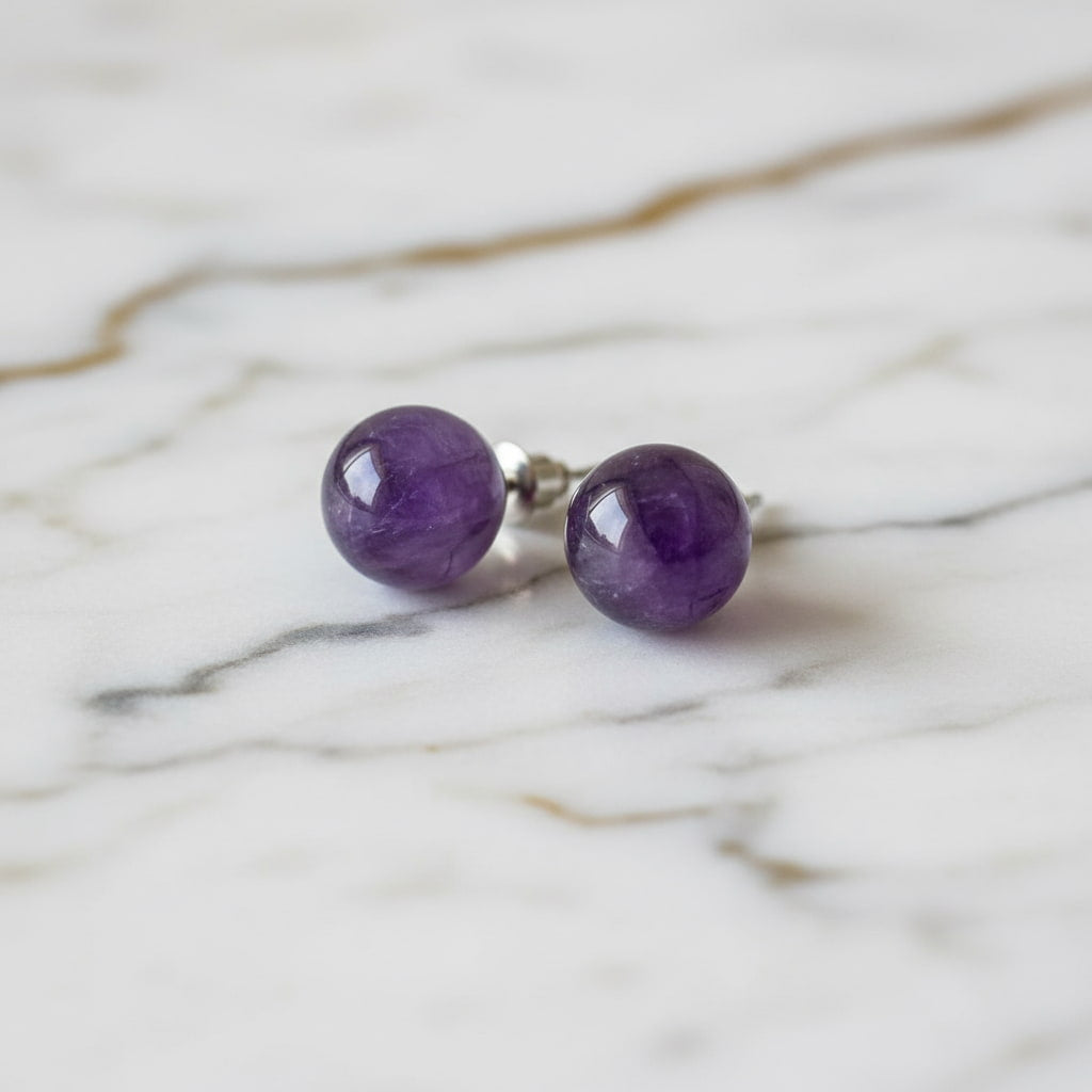 Ohrstecker Amethyst Kugel – Eleganz & Harmonie CrystalScents