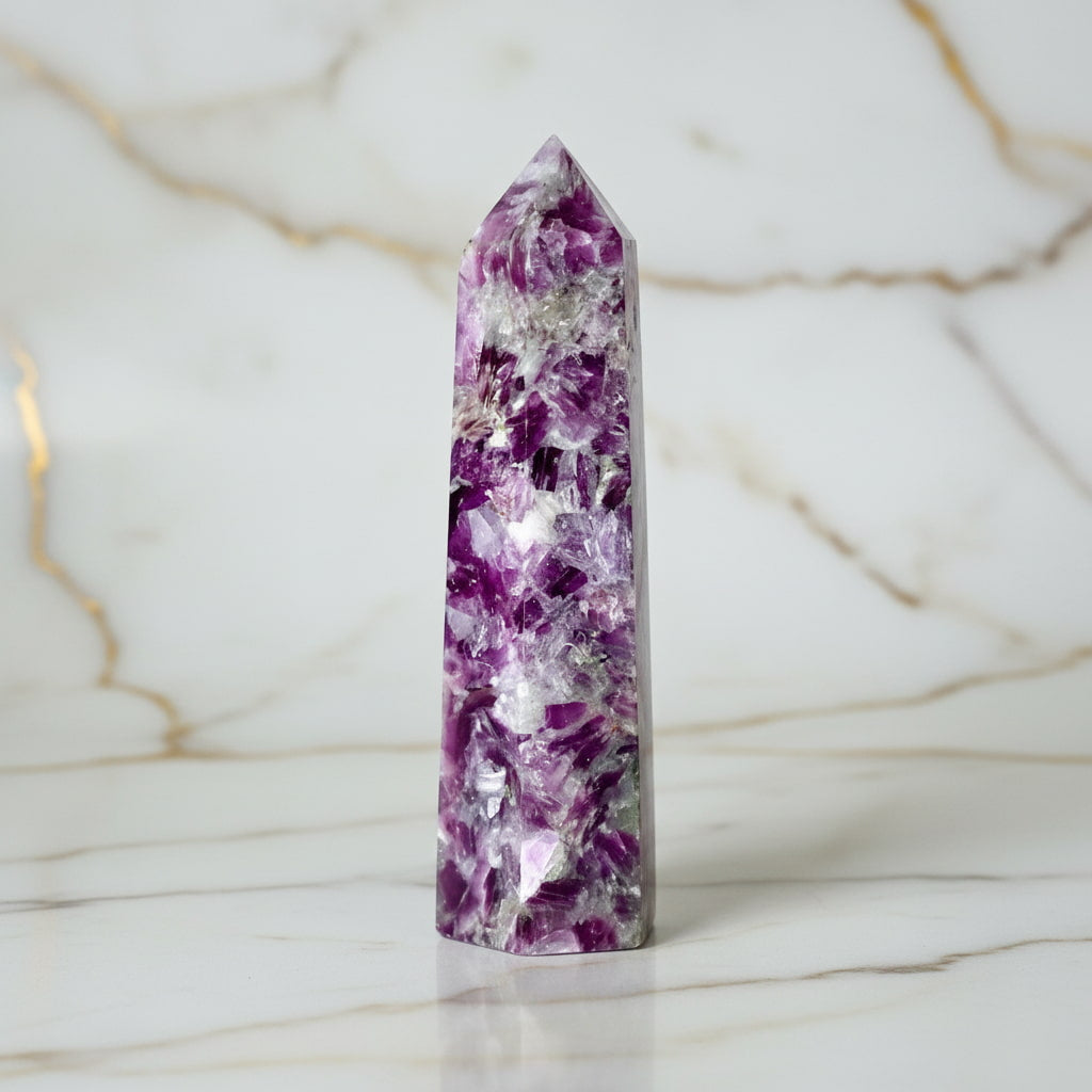 Lepidolith Obelisk – Lila Glanz CrystalScents