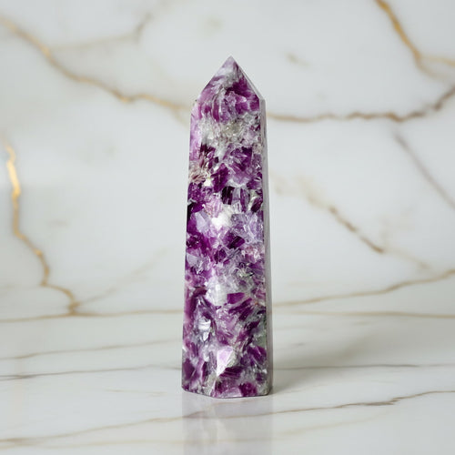 Lepidolith Obelisk – Lila Glanz CrystalScents