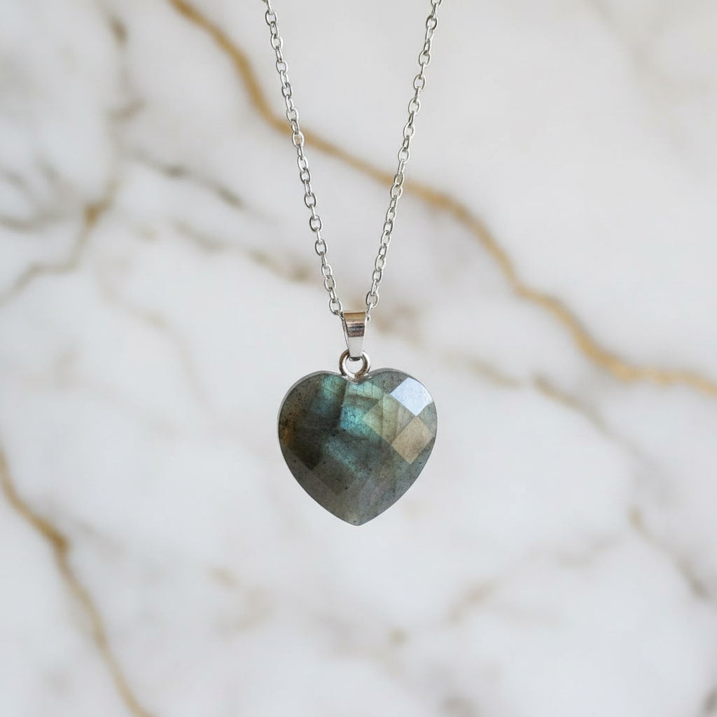 Labradorit Halskette – Facettiertes Herz JETZT sichern CrystalScents