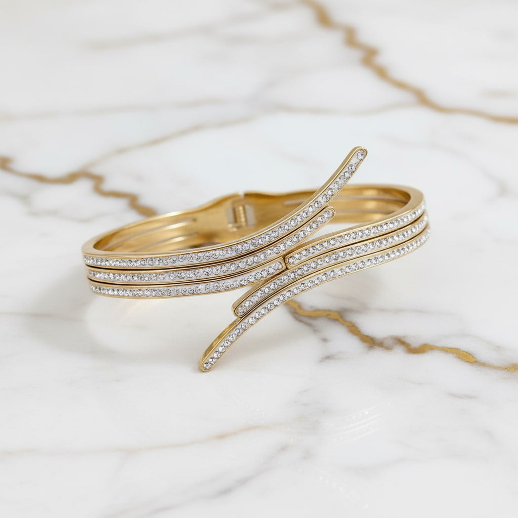 Armband Gold – Eleganter Schwung für stilvolle Akzente CrystalScents