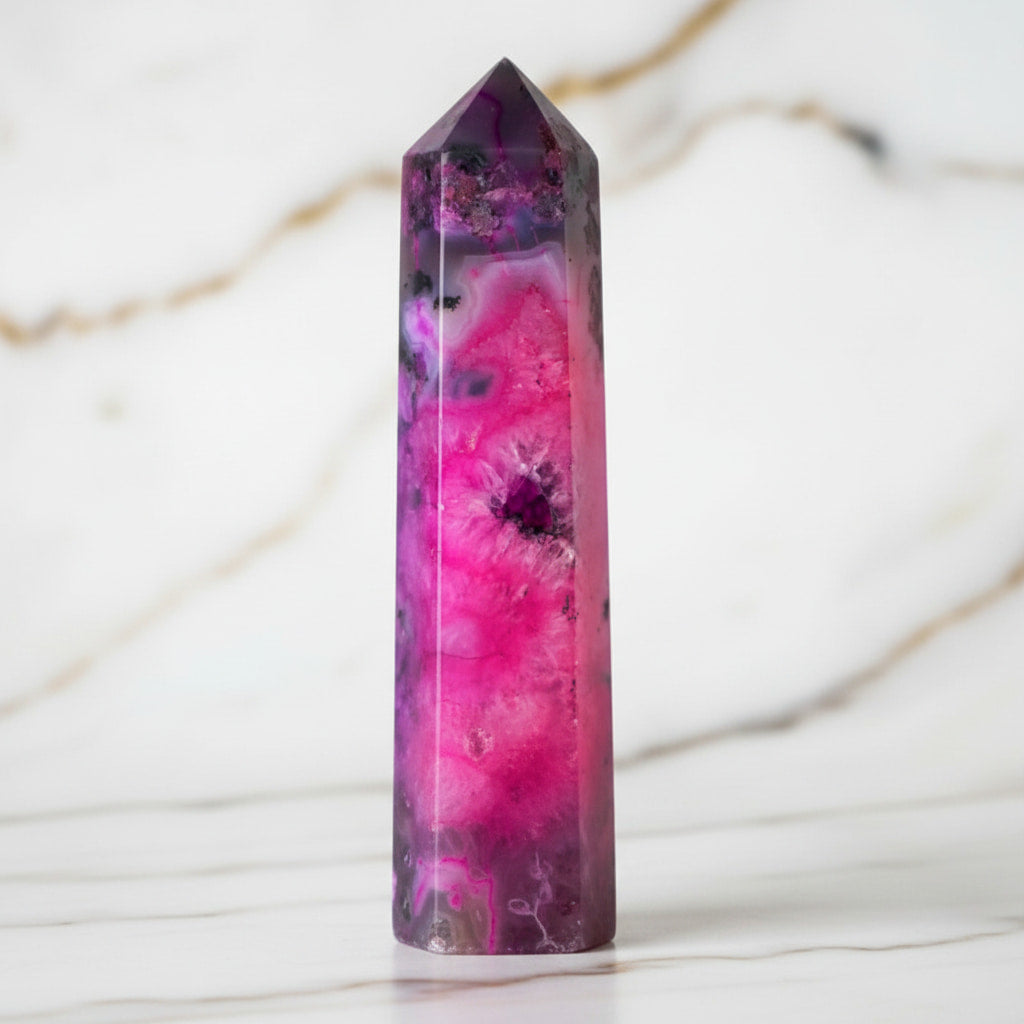 Achat Obelisk – Voller Farbe & Lebendigkeit