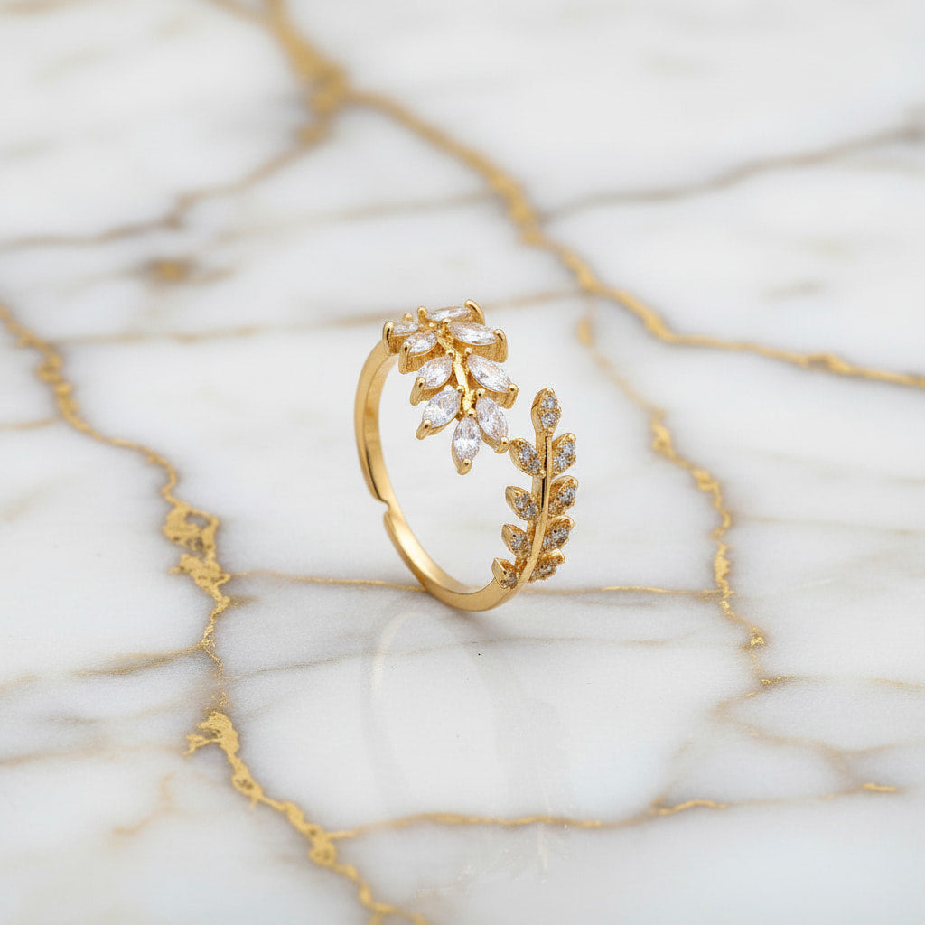 Ring mit Blatt-Design in Weiß – für charmante Präsenz CrystalScents
