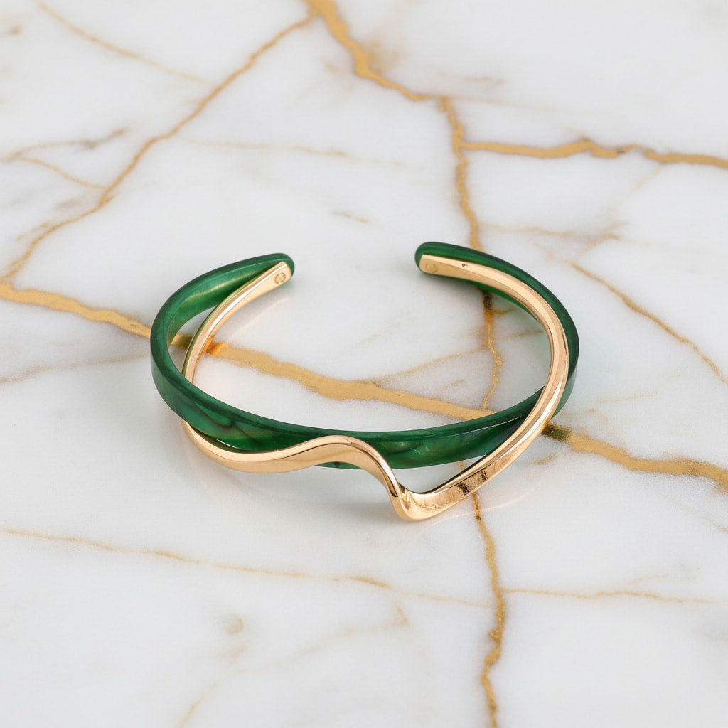 Armband – Offene Wellenform mit Gold & Grün CrystalScents