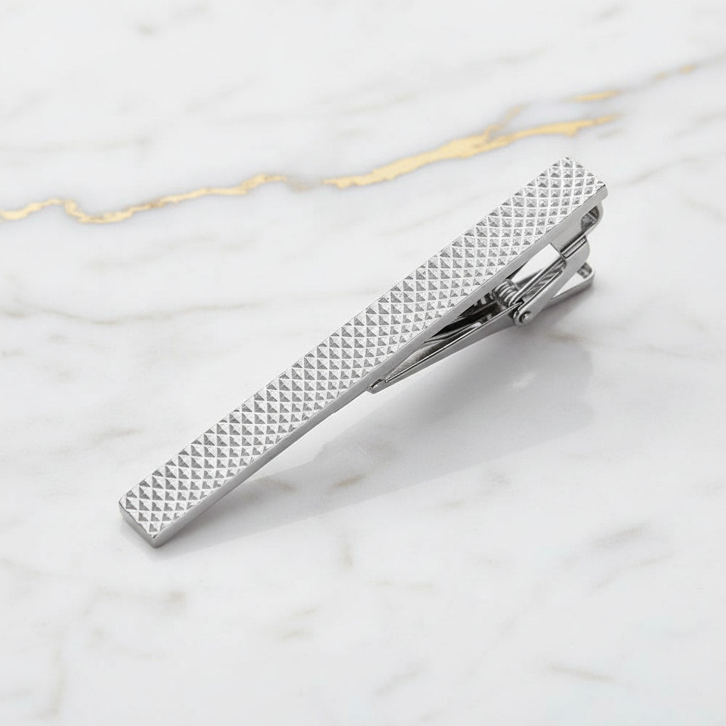 Krawattenklammer – Silberfarbene Klammer mit zeitlosem Design CrystalScents