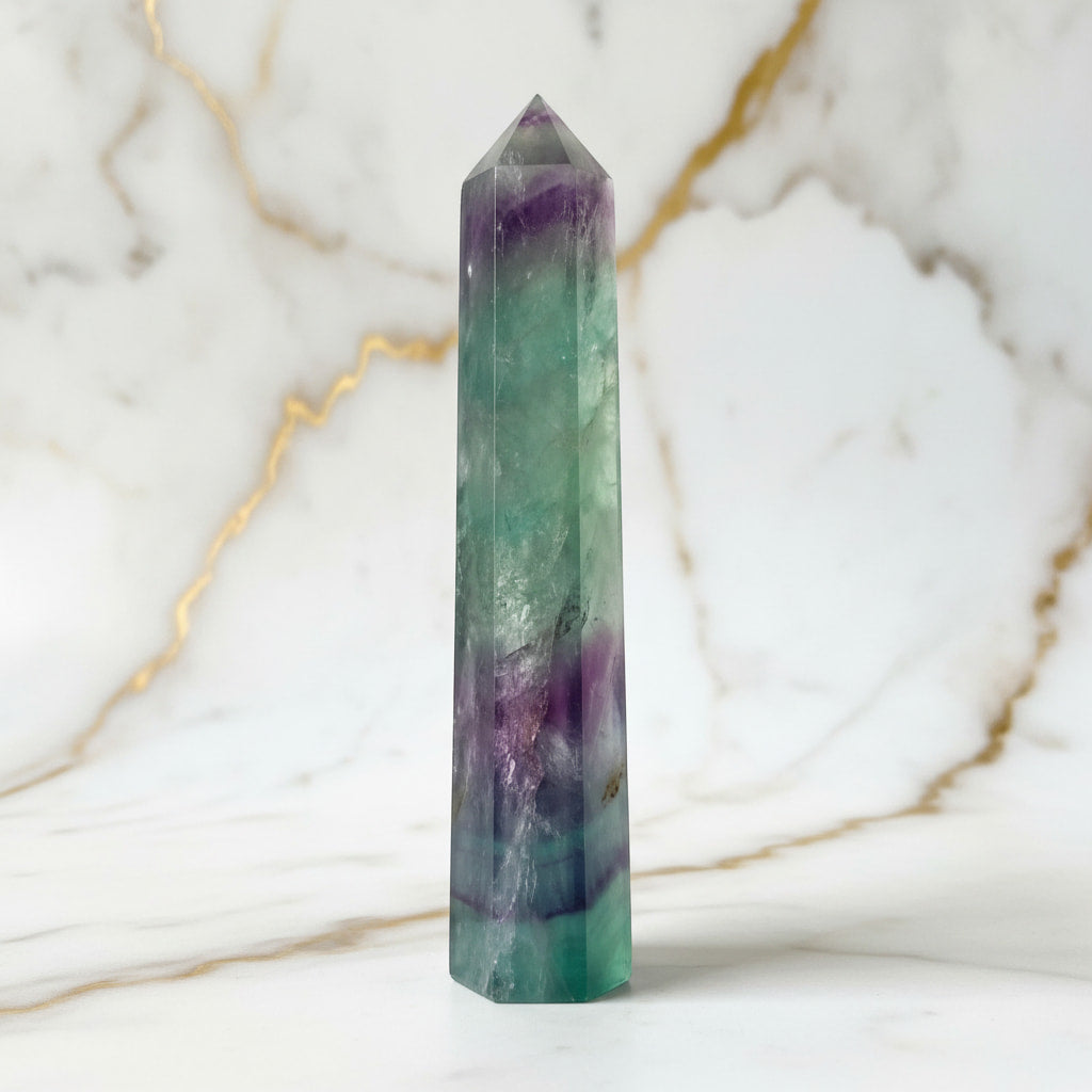 Fluorit Obelisk – Freiheit & Schönheit JETZT sichern CrystalScents