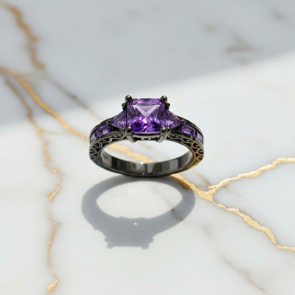 Ring in Silber mit quadratischem funkelnden lila Steinen CrystalScents