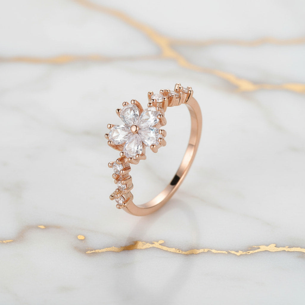 Ring in Roségold mit strahlender Blumenverzierung CrystalScents