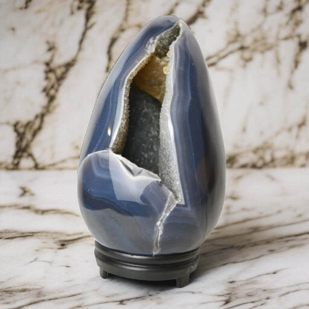 1 Gestreiftes Achat Ei mit glitzernder Druse