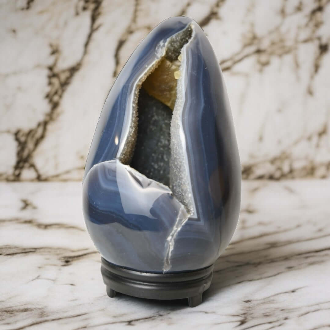 1 Gestreiftes Achat Ei mit glitzernder Druse