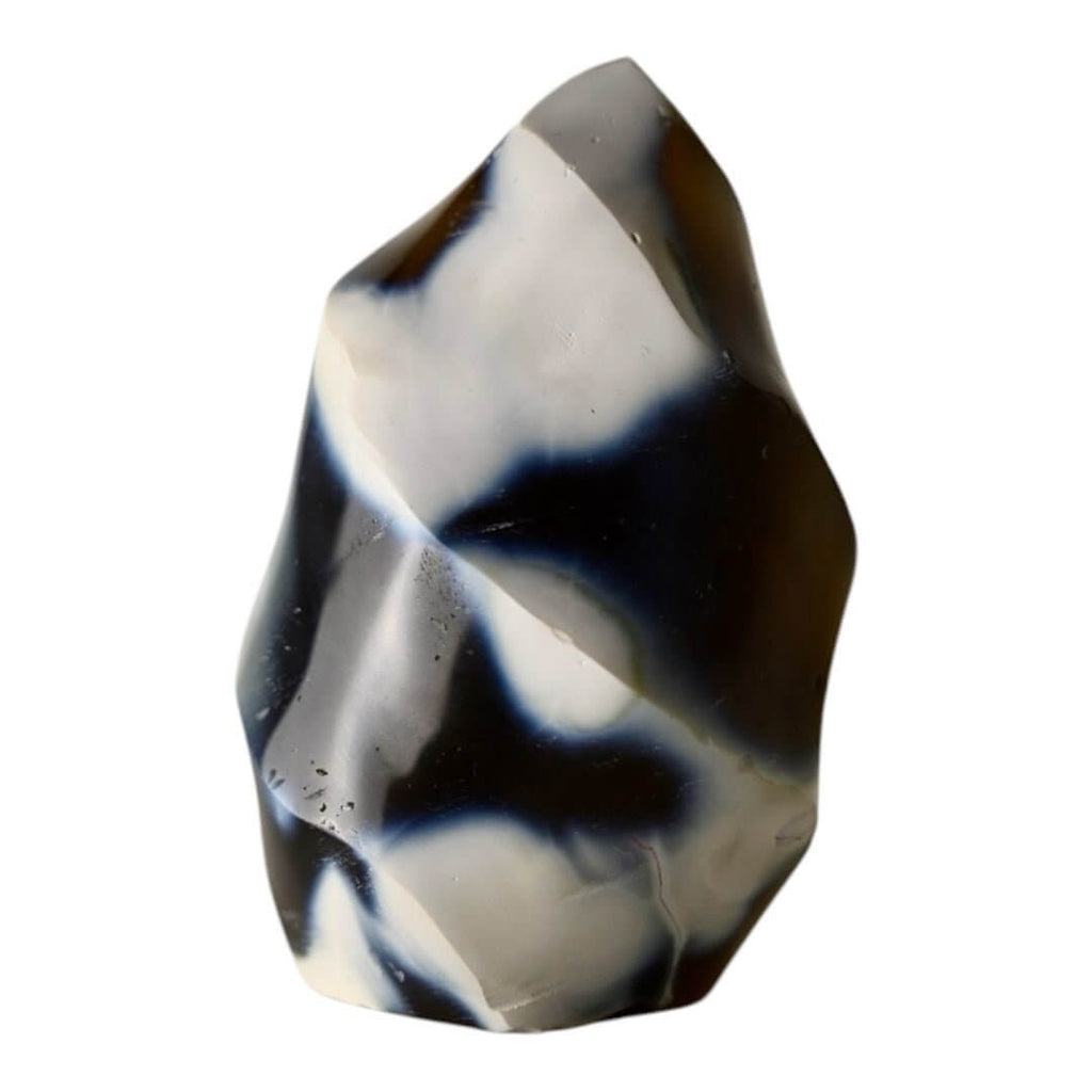 Orca-Achat Flamme – Ausdrucksstarkes Edelsteinobjekt in Schwarz-Weiß