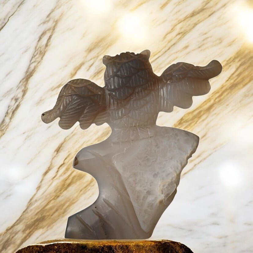 Achat-Eule in Grau – Glitzernde Kristallfigur als dekoratives Schmuckstück