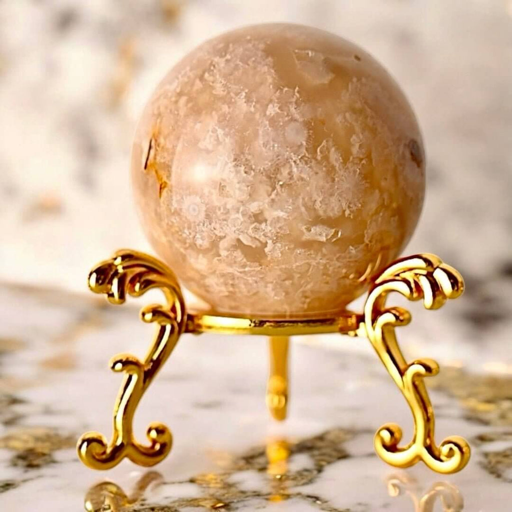 Kirschblüten-Achat Kugel mit Druse – Zartes Lieblingsstück für Harmonie und Ausgleich