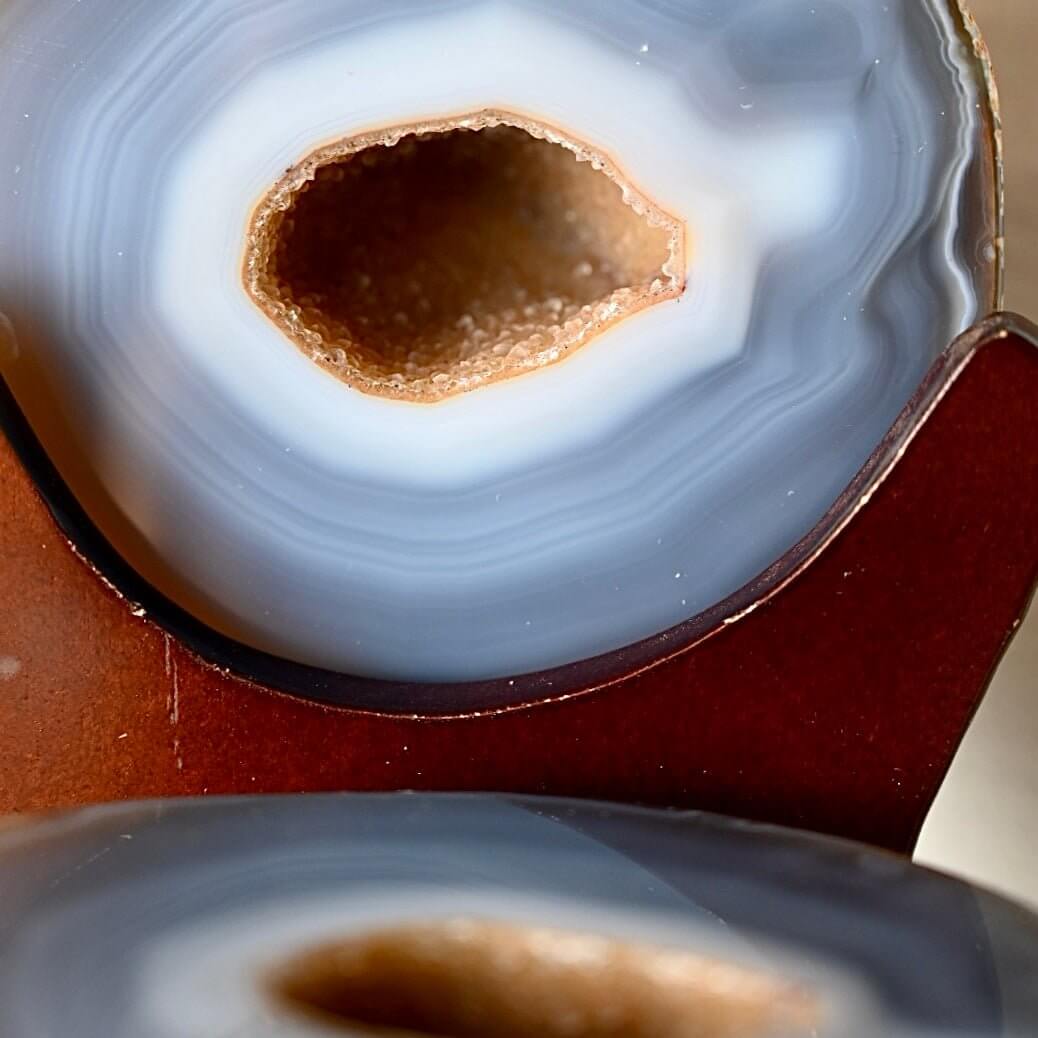 Achat Truhe auf dekorativem Podest