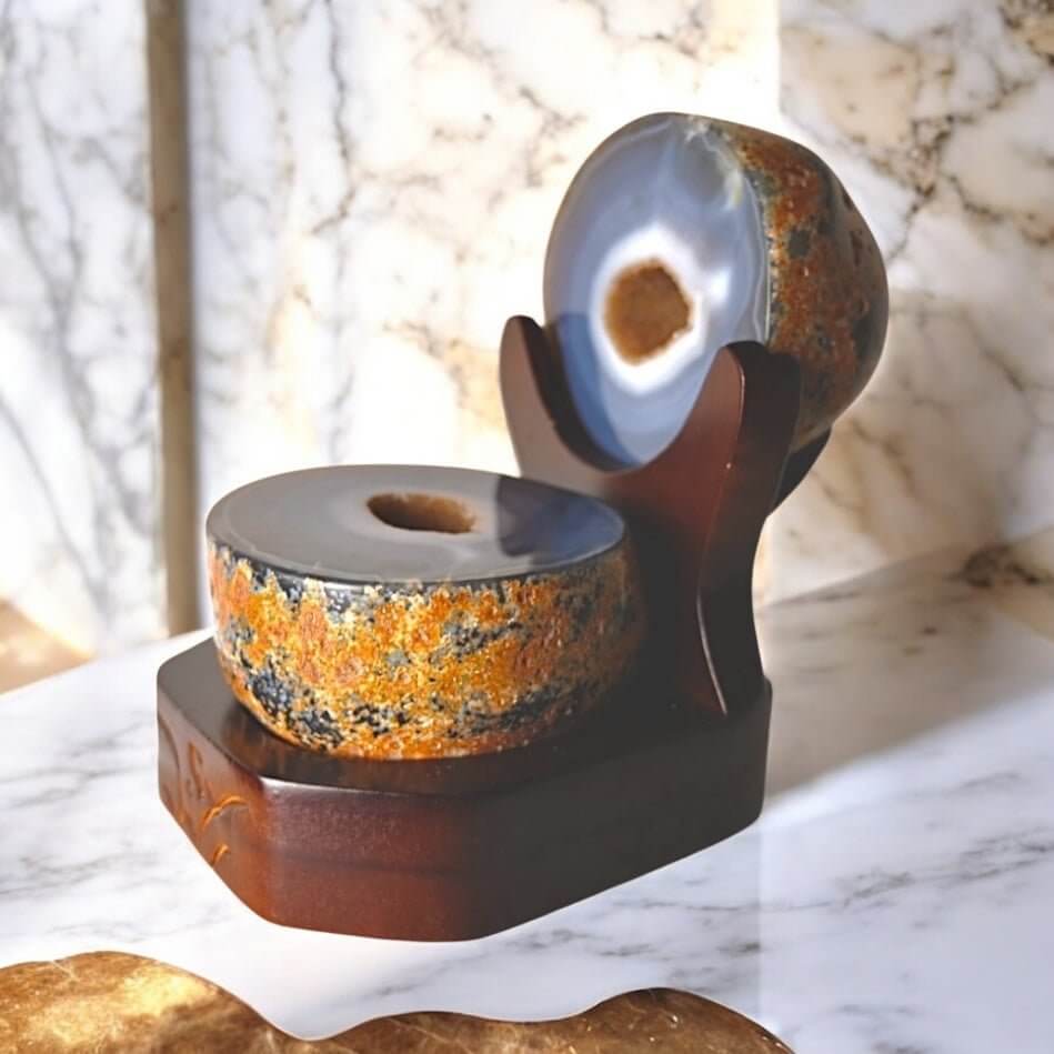 Achat Truhe auf dekorativem Podest