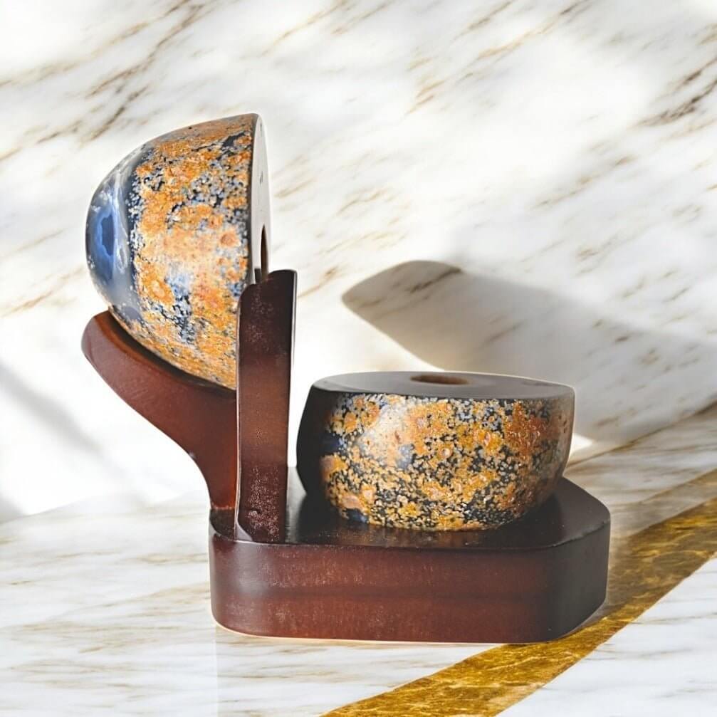 Achat Truhe auf dekorativem Podest