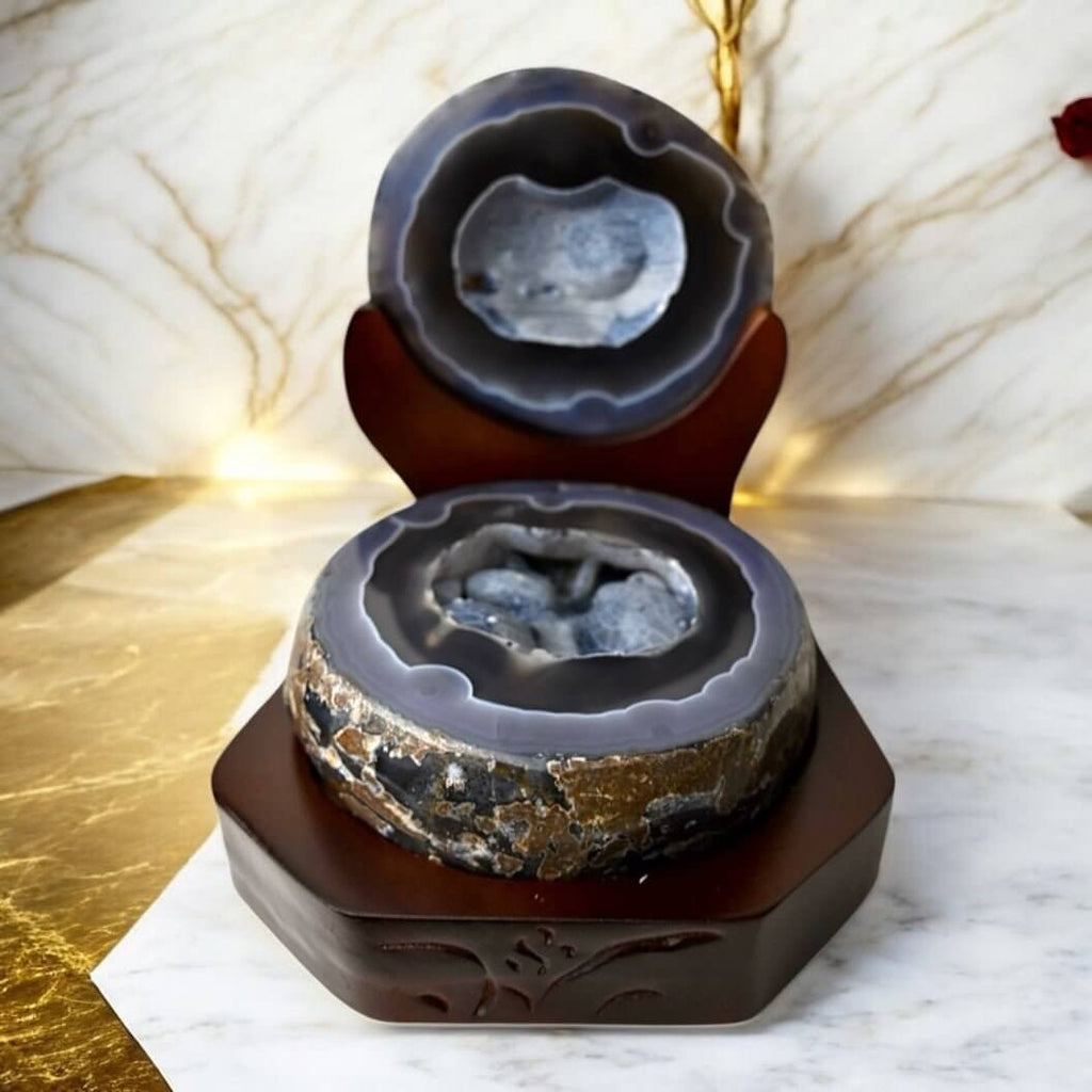 Große Achat Truhe auf dekorativer Basis – Stilvolles Wohnhighlight