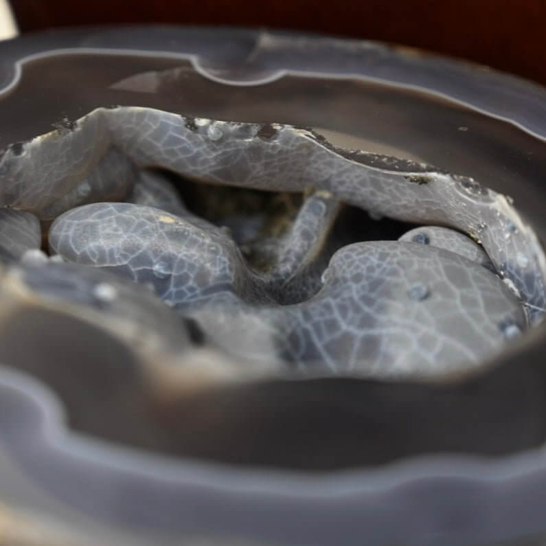 Große Achat Truhe auf dekorativer Basis – Stilvolles Wohnhighlight