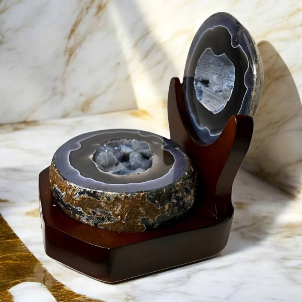 Große Achat Truhe auf dekorativer Basis – Stilvolles Wohnhighlight