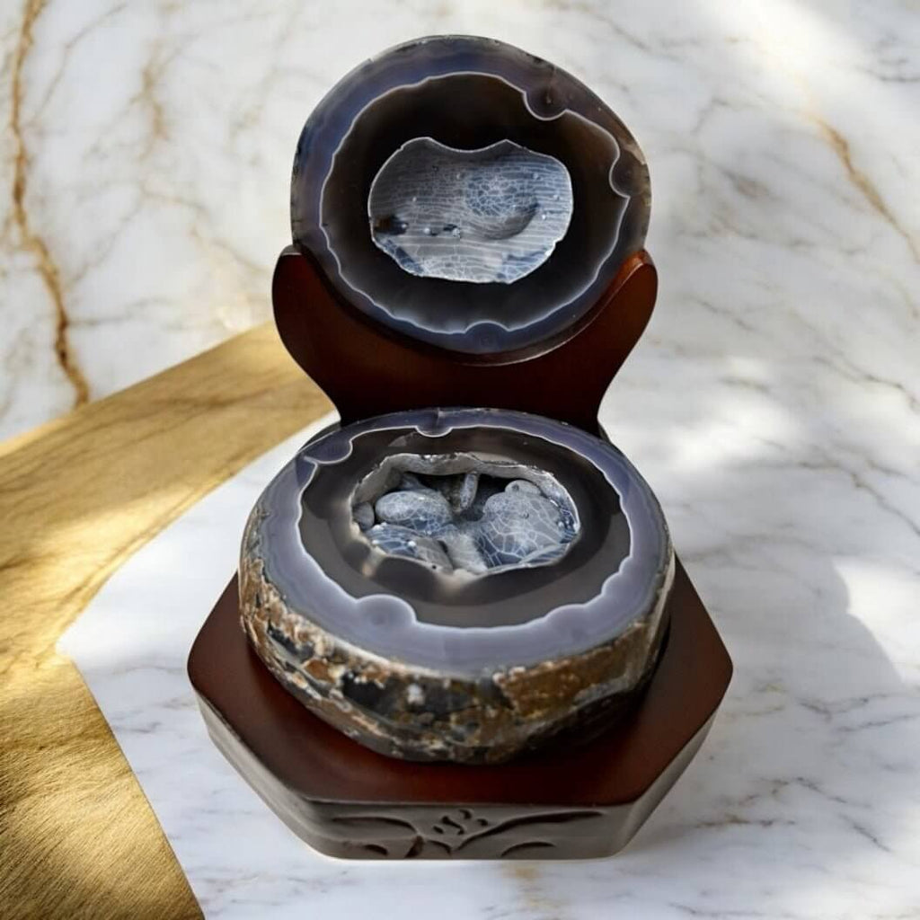 Große Achat Truhe auf dekorativer Basis – Stilvolles Wohnhighlight