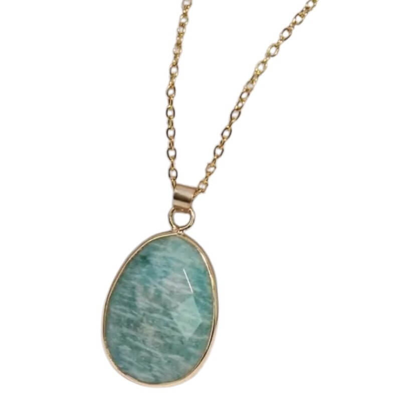 Goldene Kette mit facettiertem Amazonit-Anhänger