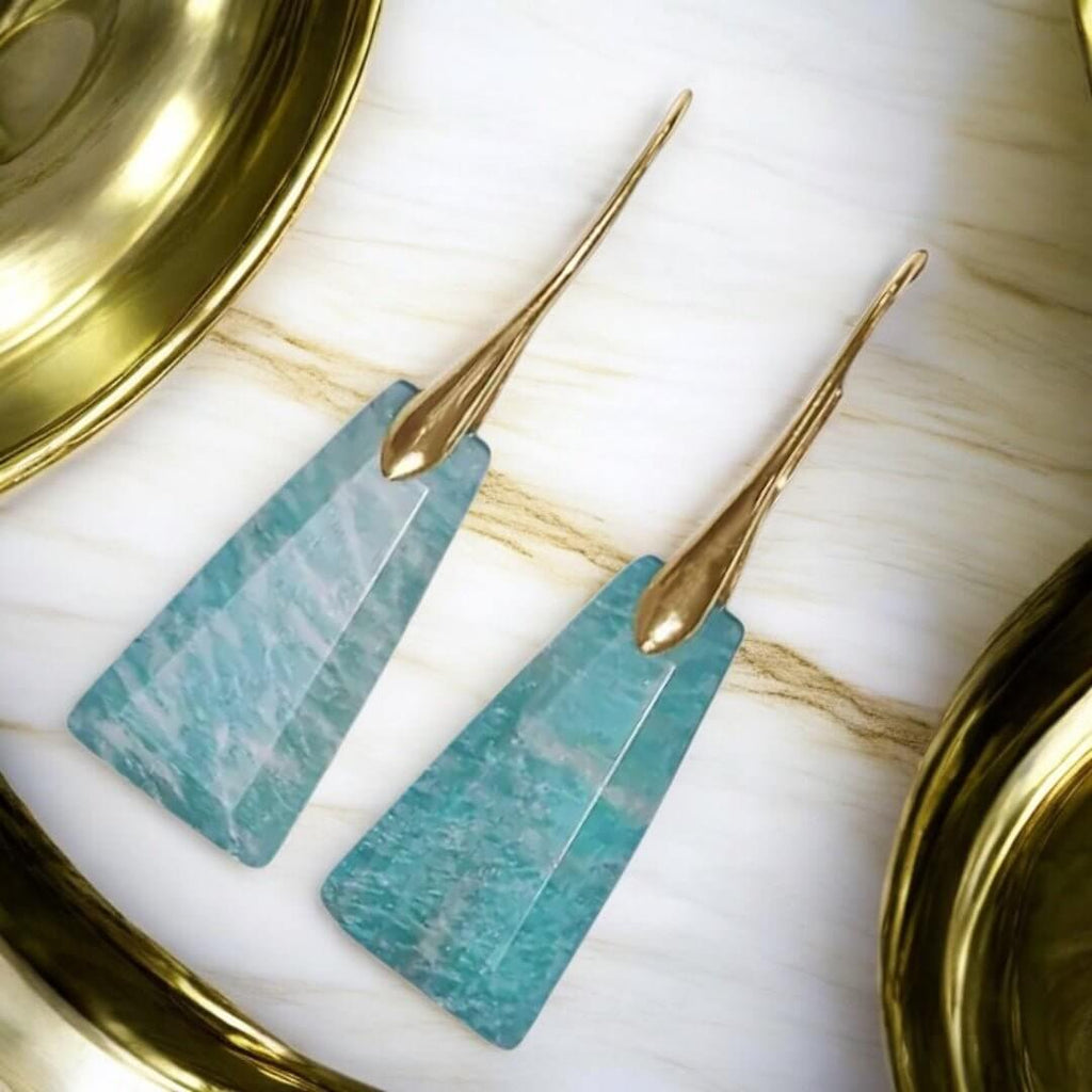 Amazonit Ohrringe in Gold – Ausdrucksstarke Kristallschmuckstücke für kühle Farbakzente