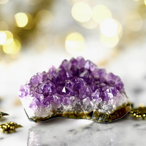 Amethyst Cluster – Funkelnde Edelsteinformation für positive Atmosphäre