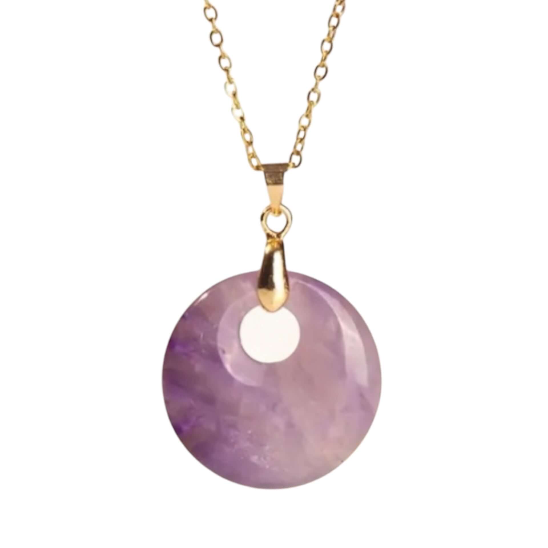 Goldene Kette mit rundem Amethyst-Anhänger – Zeitlos elegantes Schmuckstück für Harmonie & Ausstrahlung