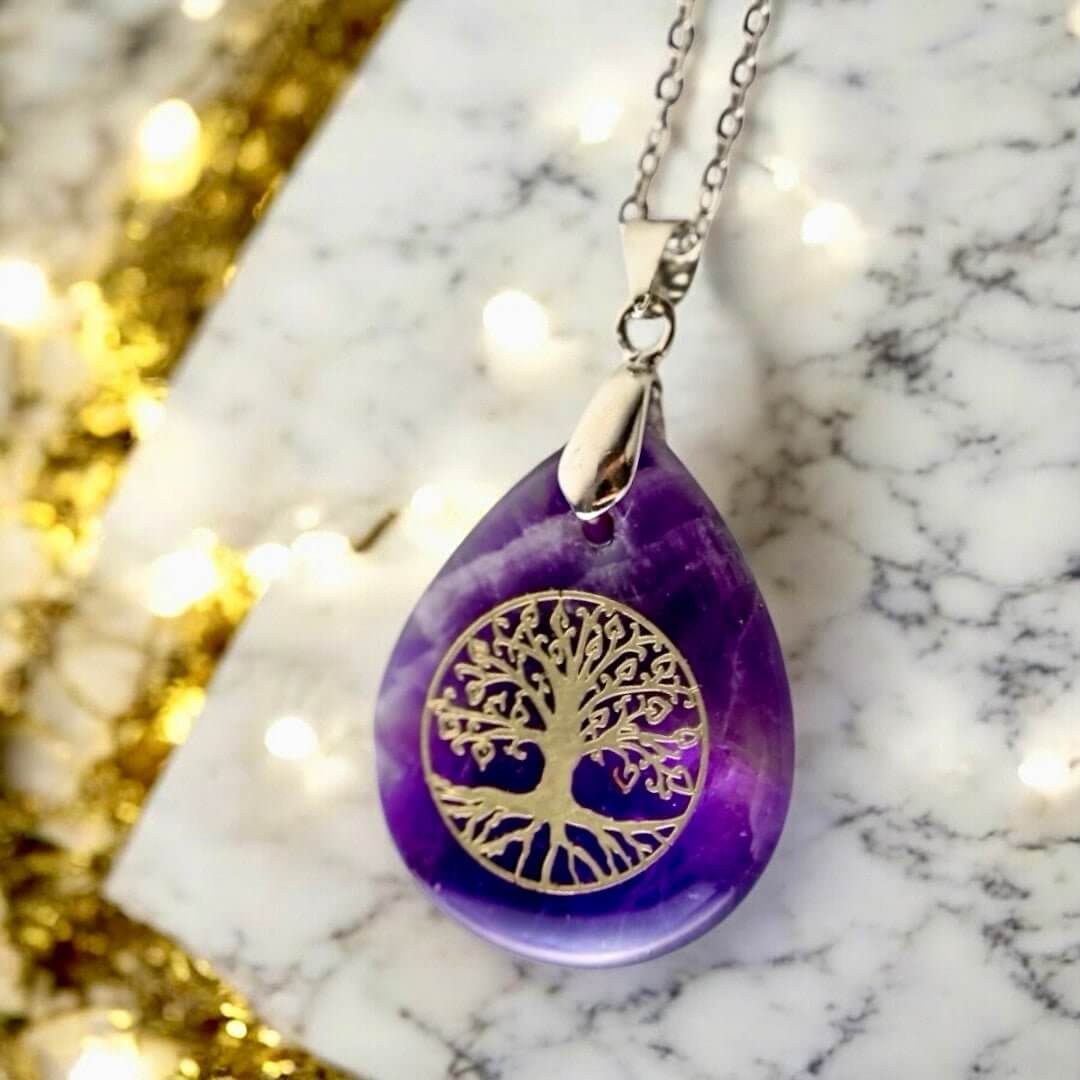 Halskette mit tropfenförmigen Amethyst „Baum des Lebens“