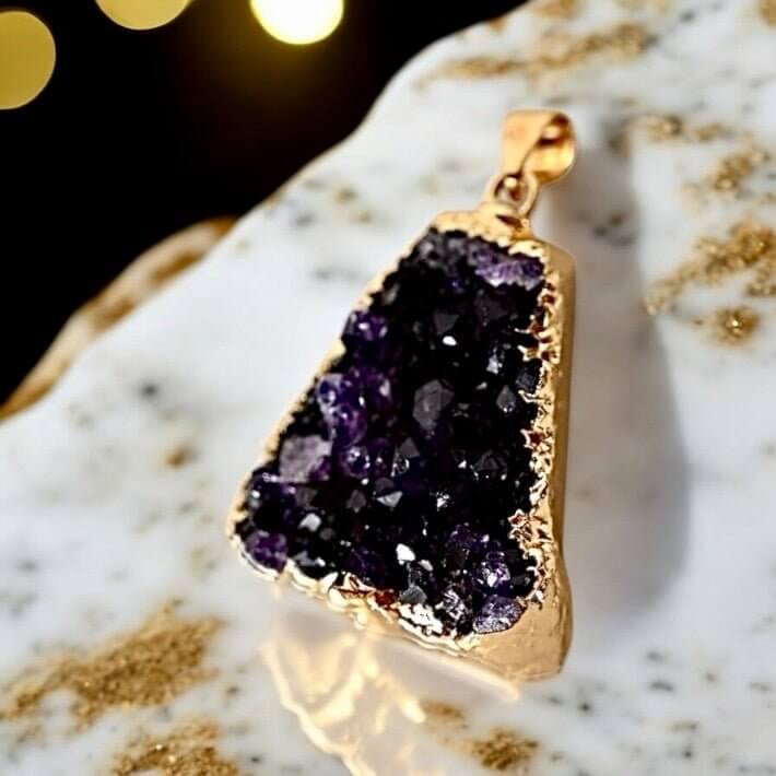 Amethyst Cluster-Anhänger – Magisches Kristalljuwel für Gelassenheit und positive Energie