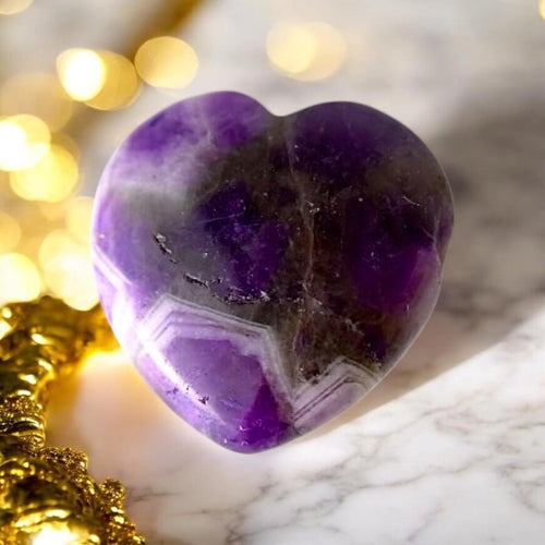 Mini Amethyst Herz – Zarter Edelstein-Talisman für Liebe & Harmonie