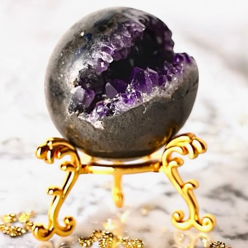 Funkelnde Amethystkugel mit Druse – Strahlendes Naturjuwel fürs Zuhause