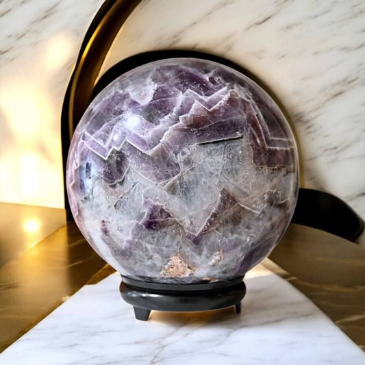 Riesige Amethyst Kugel – Kraftvolles Naturjuwel für Meditation und Raumwirkung