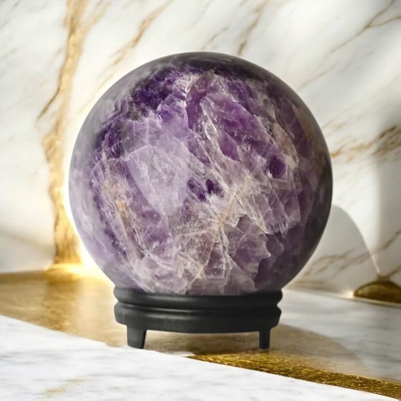 Große Amethyst Kugel – Magisches Naturjuwel für stilvolle Dekoration und innere Ruhe