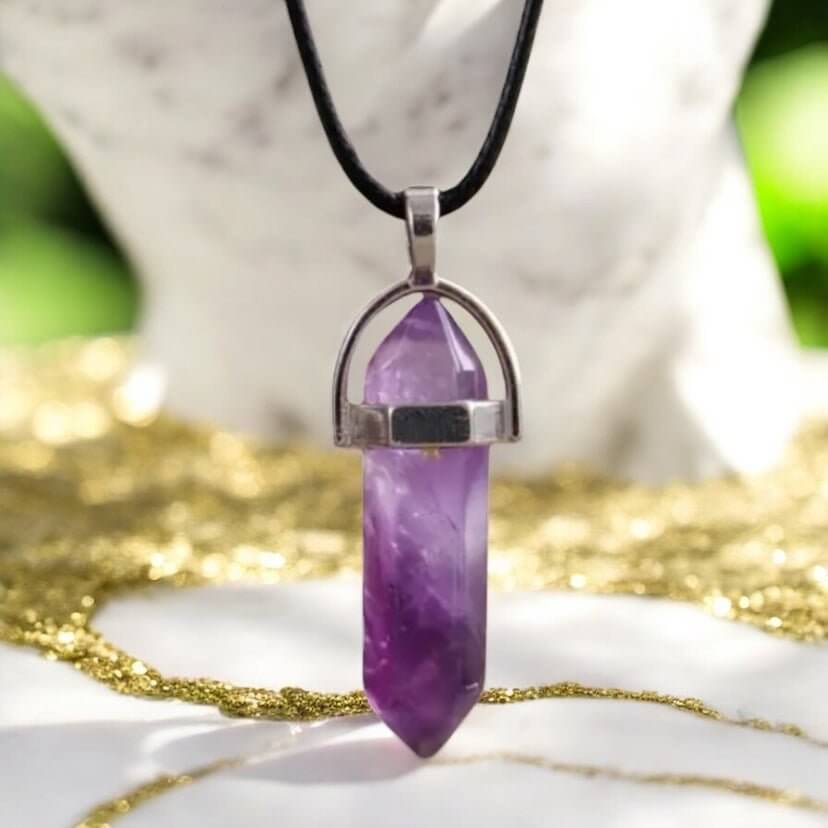 Schwarze Halskette mit Amethyst Doppelender - stilvoll an jedem Tag