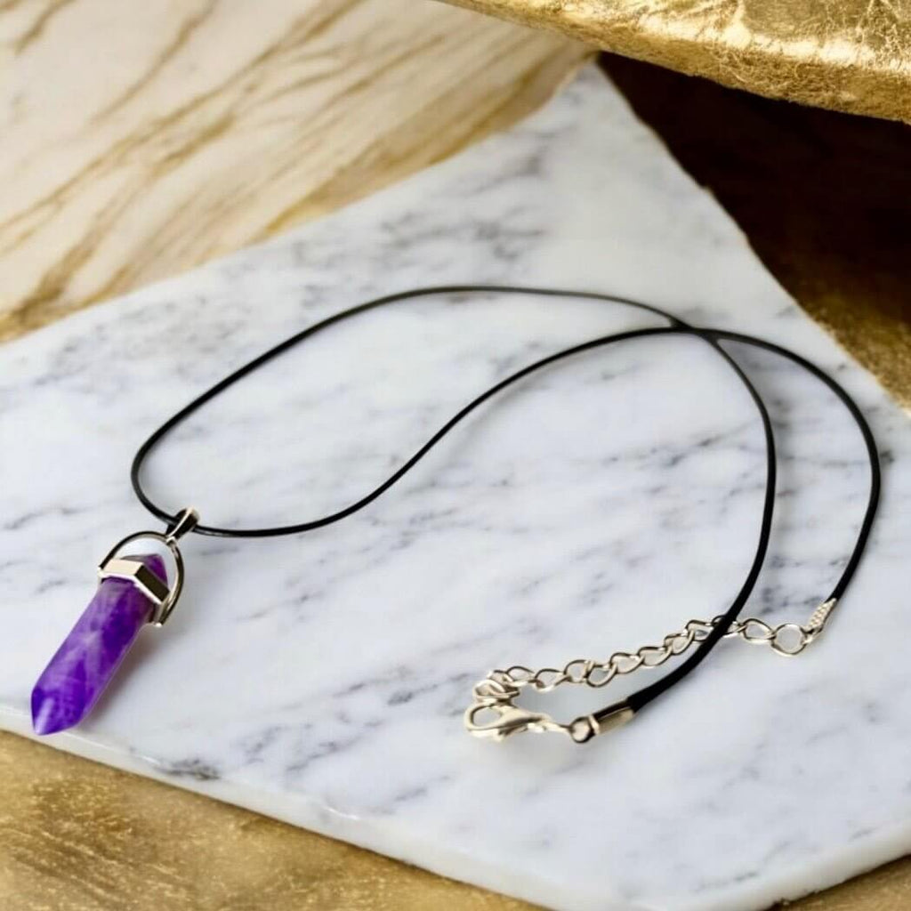 Schwarze Halskette mit Amethyst Doppelender - stilvoll an jedem Tag