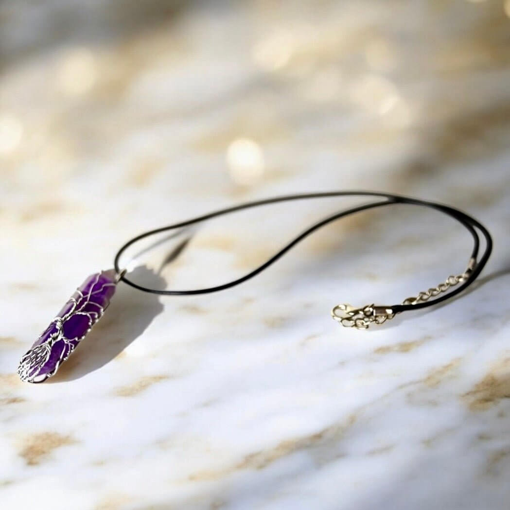 Schwarze Halskette mit silberverziertem Amethyst Doppelender