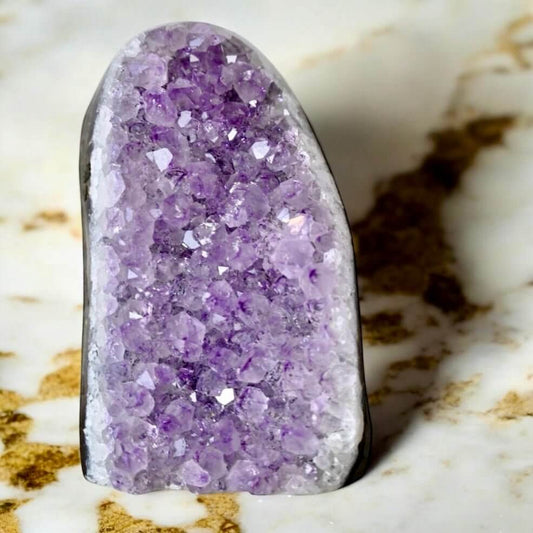 Amethystdruse mit sanftem Glanz – Harmonie & Ruhe