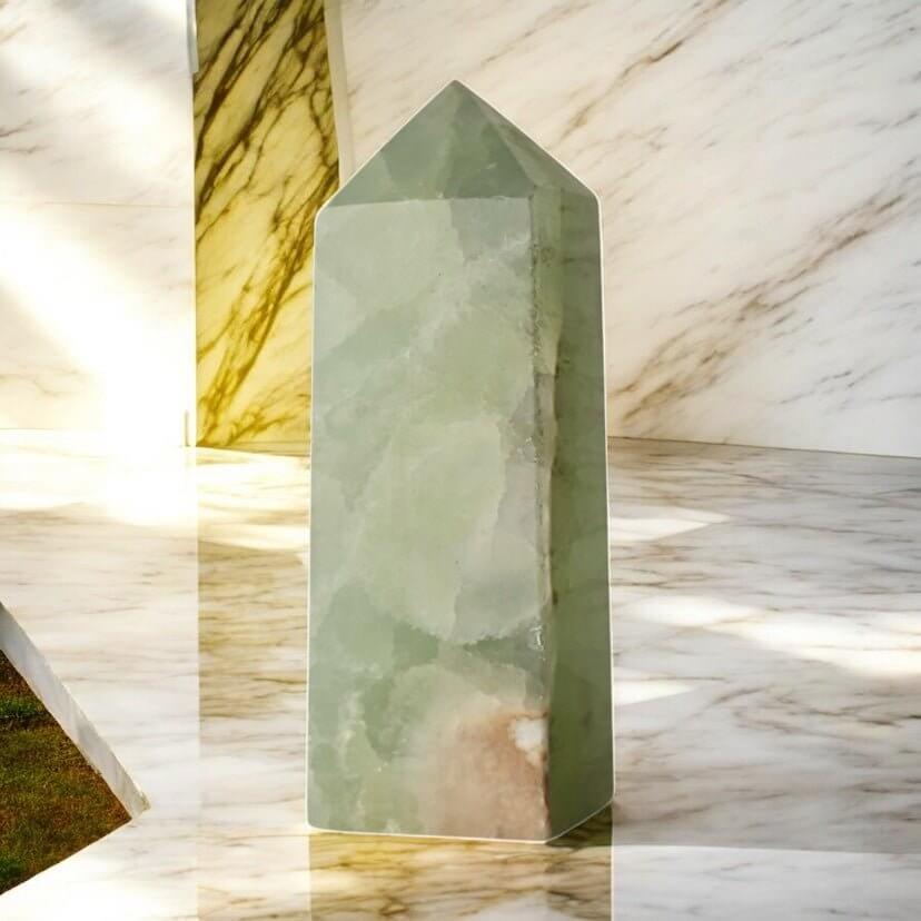 Calcit Obelisk – Hellgrüner Kristall