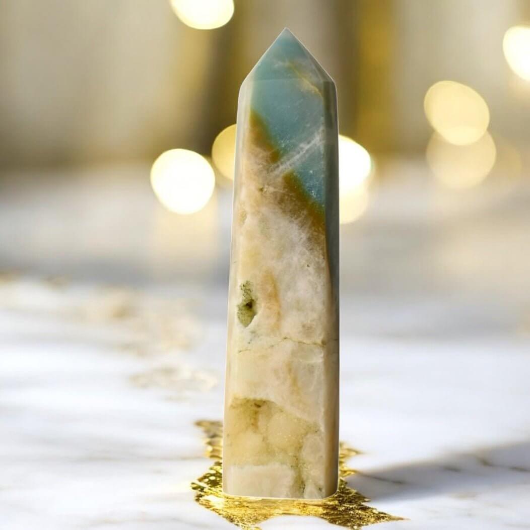 Türkiser Aragonit Obelisk – einzigartiger Edelstein aus der Natur