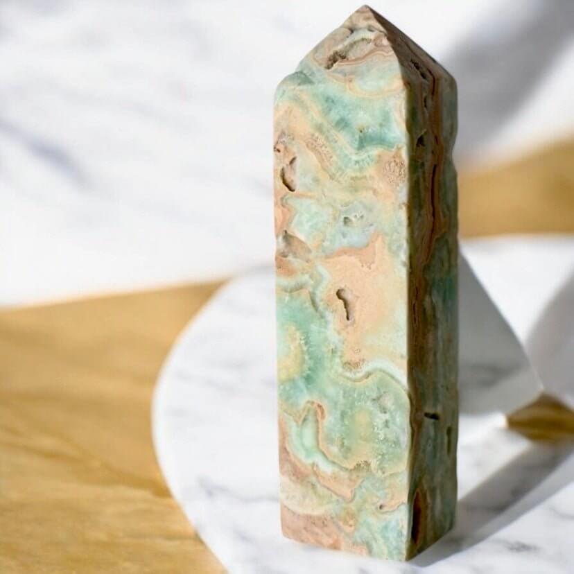 Naturblauer Aragonit Obelisk – fördert innere Ruhe und Ausgleich