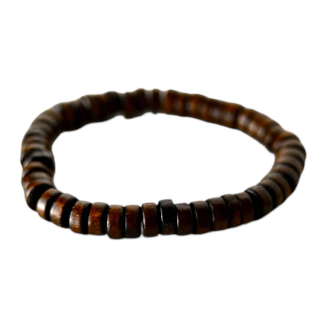 Elastisches Armband mit dunkelbraunen Holzscheiben