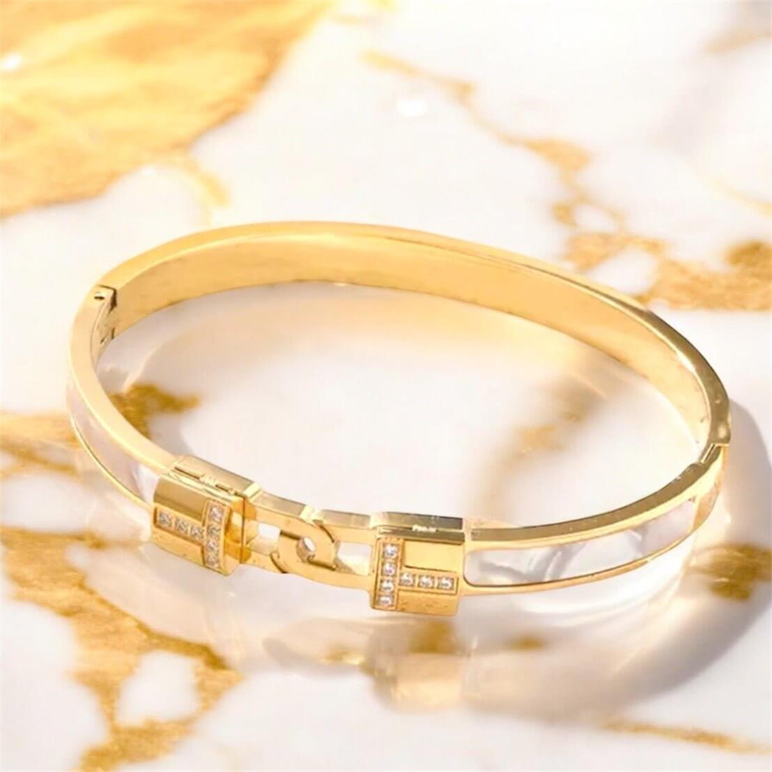 Funkelndes goldenes Armband mit Kristalldetails – Charmantes Highlight für stilvolle Momente