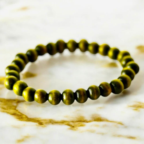 Elastisches Armband mit grünen Holzperlen