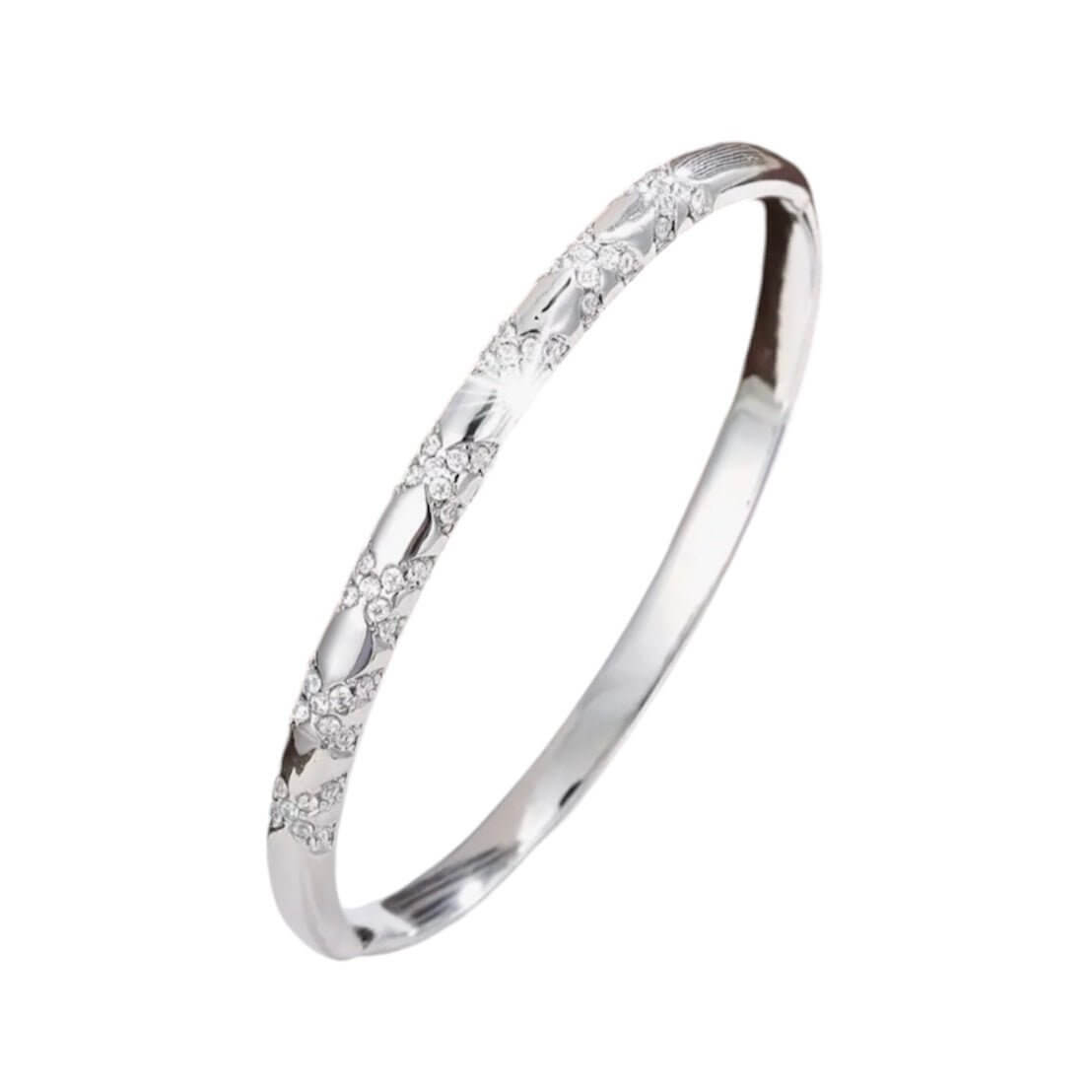 Armband mit funkelndem Kreuzmuster in Silber – Elegantes Schmuckjuwel für strahlende Akzente