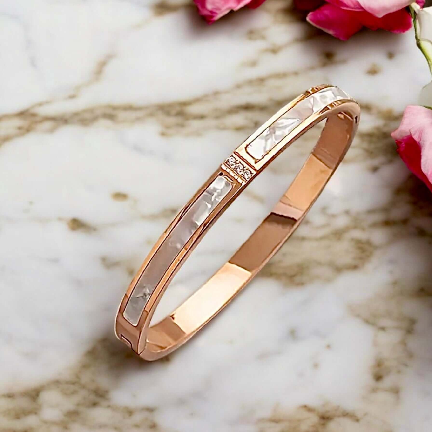 Roségoldenes Armband mit Perlmutt – Charmantes Highlight für stilvolle Momente