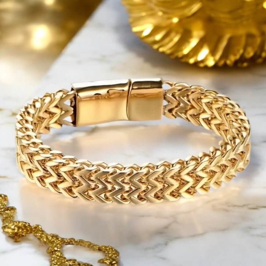 Goldenes Armband mit Magnetverschluss