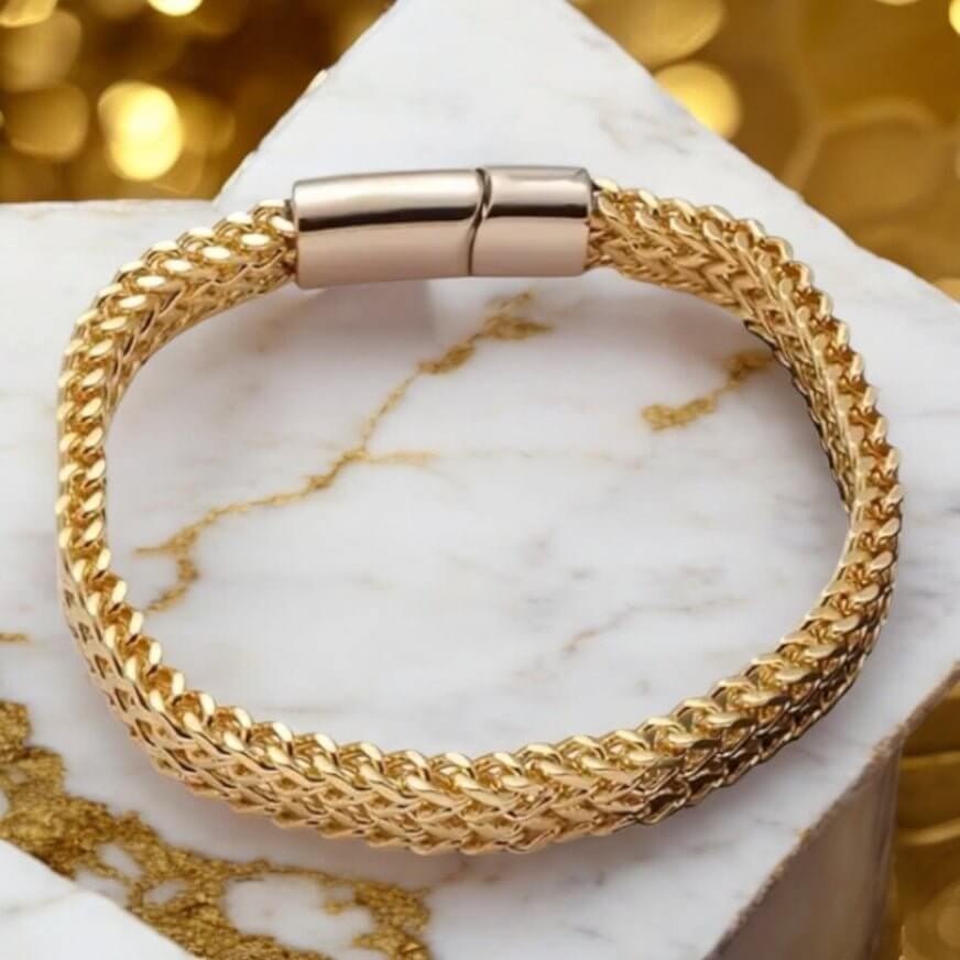 Goldenes Armband mit Magnetverschluss